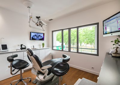 Cabinet du Dr Vincent Choquet à Aix-en-Provence, expert en implantologie et soins parodontaux.